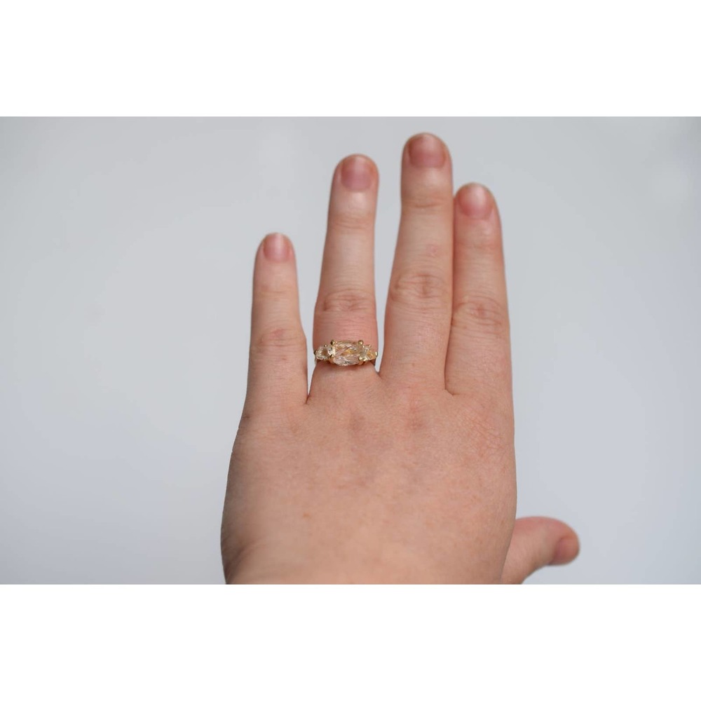 Size 6 Gold Engagement Ring, 14k Solid Gold, Three Stone Wedding Ring Ro… - Picture 4 of 5